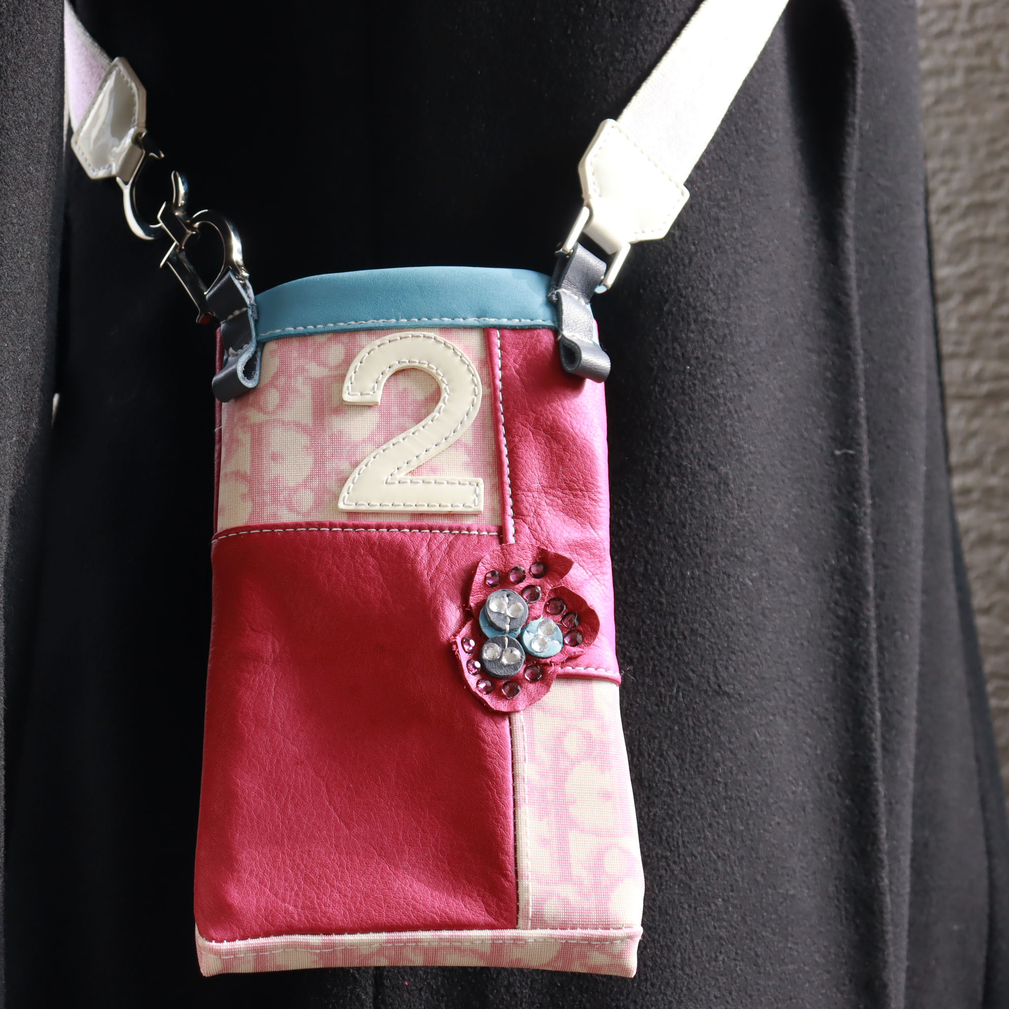 新品　ディオール　ノベルティ　サコッシュ　ポシェット　ショルダー　リメイク Dior ノベルティ ポーチ リメイク を本革とスタッズで大人のミニバッグ